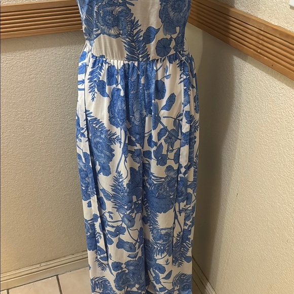 My Michelle Floral Blue and White Criss Cross Strap Wide Leg Jumpsuit Size 5! - Picture 10 of 16